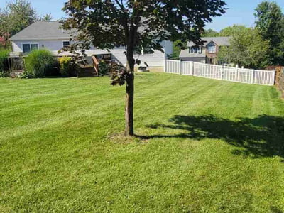 Lawn care service in Stewartstown, 17363