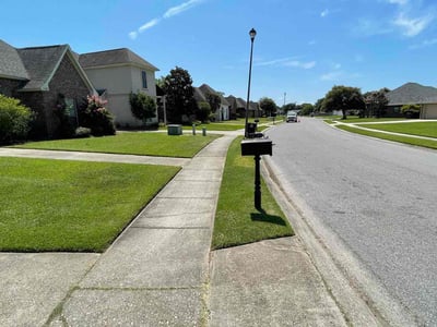 Lawn care service in Baton Rouge, 70817