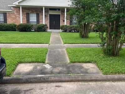 Lawn care service in Houston, 77062