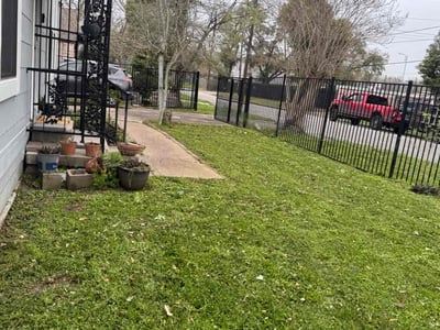 Lawn care service in Houston, 77021