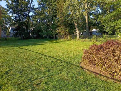 Lawn care service in Lyndhurst, 44124