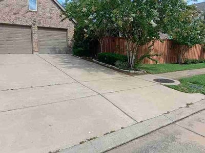 Lawn care service in Richmond, 77407