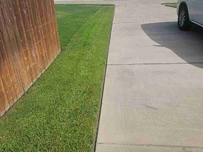 Lawn care service in DeSoto, 75115