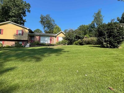 Lawn care service in Vestavia Hills, 35226