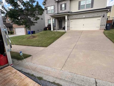 Lawn care service in Fairburn, 30213