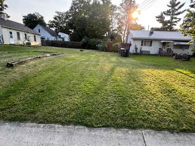 Lawn care service in Fort Wayne, 46808