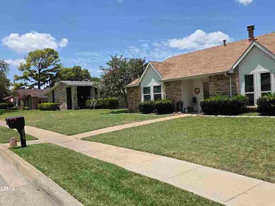Lawn care service in Grand Prairie, 75052