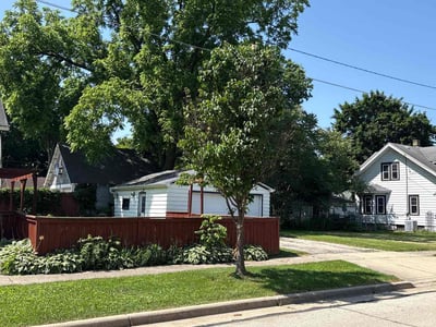 Lawn care service in Waukesha, 53186