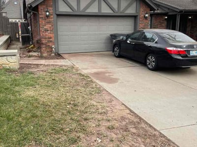 Lawn care service in Tulsa, 74133