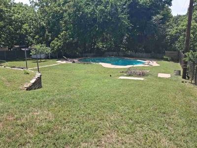 Lawn care service in Hudson Oaks, 76087