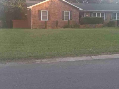 Lawn care service in Suffolk, 23434