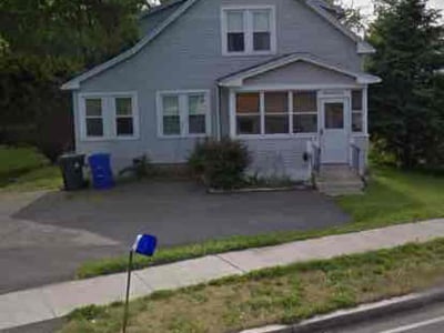Lawn care service in East Hartford, 06108