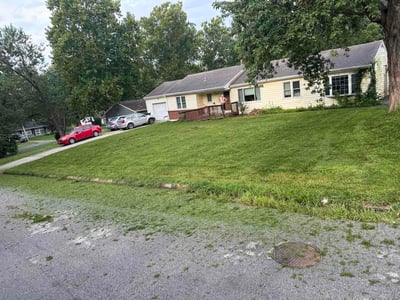 Lawn care service in Raytown, 64133