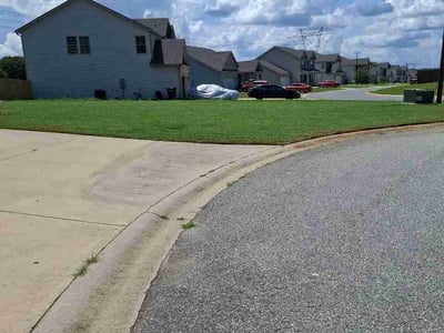 Lawn care service in Warner Robins, 31088