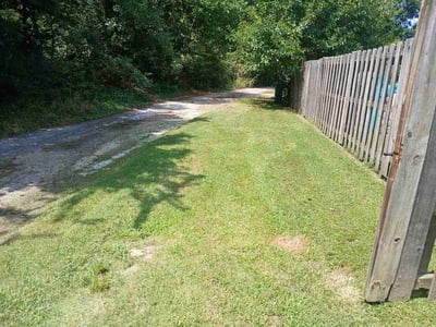 Lawn care service in Fayetteville, 72704