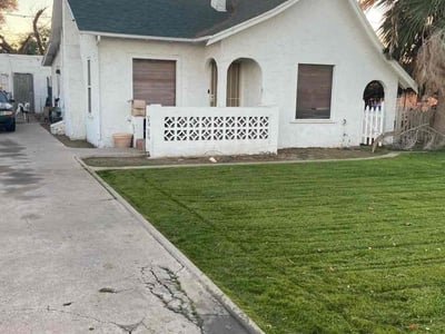 Lawn care service in Phoenix, 85009