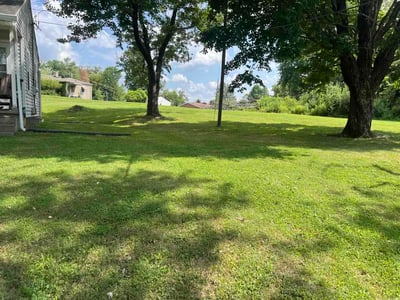Lawn care service in Bloomington, 47403