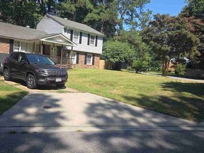 Lawn care service in Portsmouth, 23703