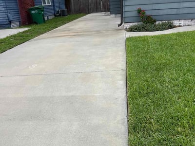 Lawn care service in Tampa, 33603