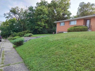 Lawn care service in Dayton, 45417