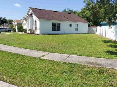 Lawn care service in Orlando, 32822