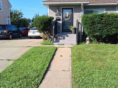 Lawn care service in East Chicago, 46312