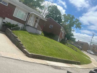 Lawn care service in Pittsburgh, 15220