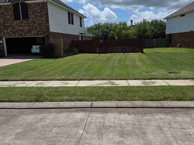 Lawn care service in Texas City, 77590