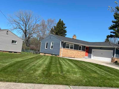 Lawn care service in Lyndhurst, 44124