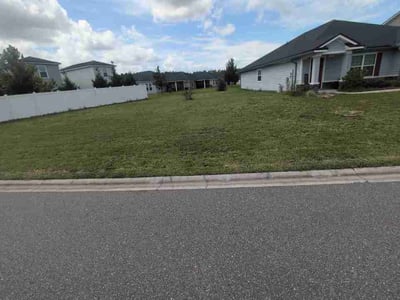 Lawn care service in Jacksonville, 32221