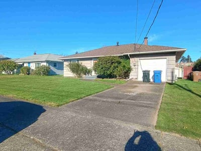 Lawn care service in Tacoma, 98408