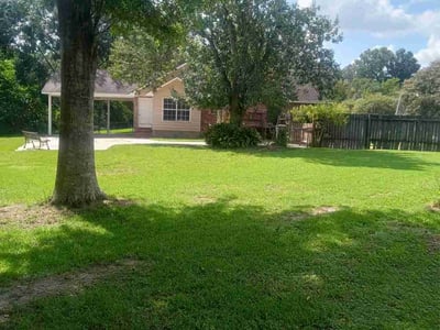 Lawn care service in Baton Rouge, 70810