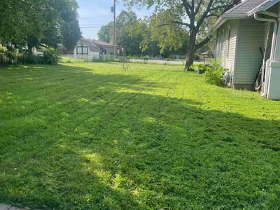 Lawn care service in Lincoln, 68521
