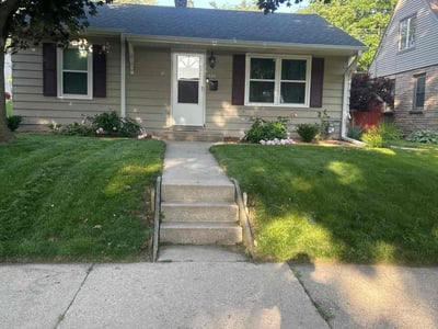 Lawn care service in Milwaukee, 53222