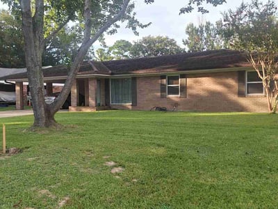 Lawn care service in Lafayette, 70503