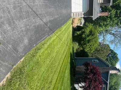 Lawn care service in Syracuse, 13214
