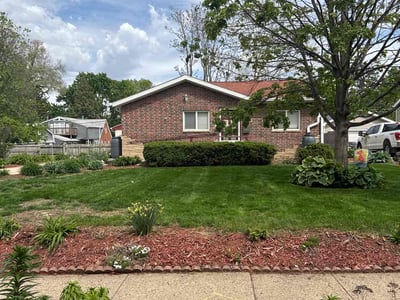 Lawn care service in Des Moines, 50310
