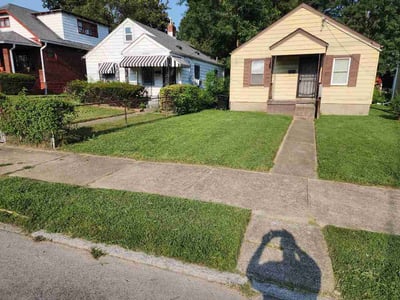 Lawn care service in Louisville, 40211