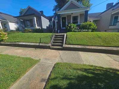 Lawn care service in Louisville, 40204