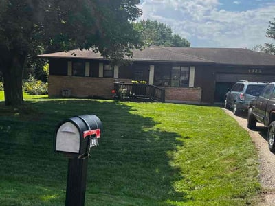Lawn care service in Rockford, 61109