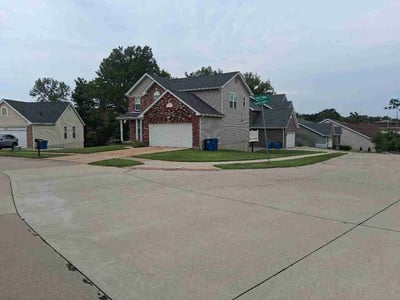 Lawn care service in St. Louis, 63125